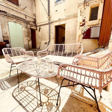 Le Coeur De Nimes Lägenhet Exteriör bild