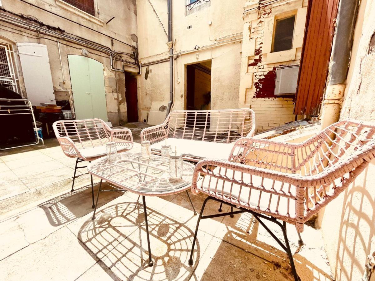Le Coeur De Nimes Lägenhet Exteriör bild